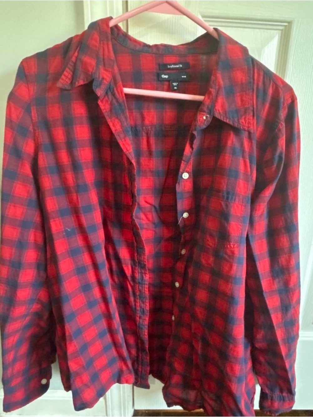 Gap Women’s Red and Navy Plaid Button-Up Shirt